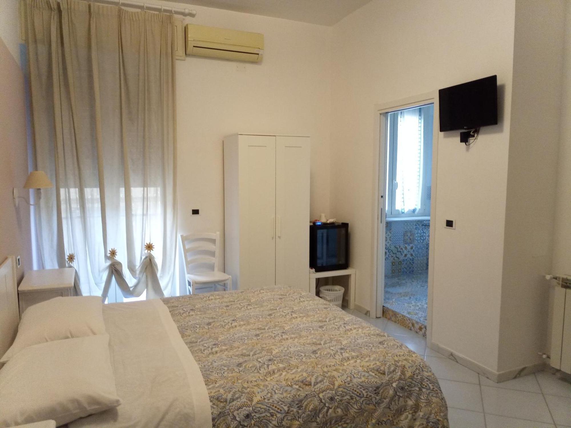 Carafa Materdei Hotel เนเปิลส์ ภายนอก รูปภาพ